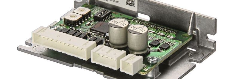 Abb. 1: Oriental Motor bietet die CVD-Treiber für 2-Phasen- und 5-Phasen-Schrittmotoren – auch mit RS-485 Kommunikation.(Bild:  Oriental Motor)