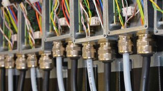 Die EMV-Kabelverschraubungen von Jacob werden in den Ecostep-Servomotoren 23S und in den Servokompakt-Antrieben Ecompact 23E verbaut. (Bild: Jenaer Antriebstechnik)