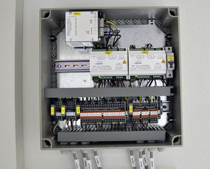 (Die erneuerte Regeltechnik der Heizungs- und Lüftungsanlagen sorgen für Komfort und reduzieren den Verbrauch. Bild: Sauter)