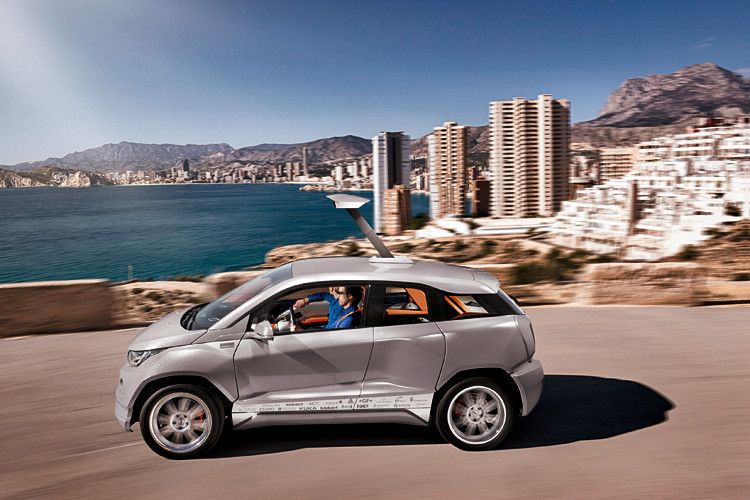 Elektrisch angetrieben, autonom fahrend, selbstlernend und personifiziert – so könnte die Zukunft des Automobils aussehen. (Foto: Rinspeed)