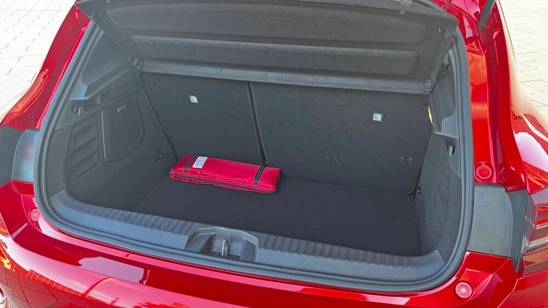 Der Kofferraum fasst 301 bis 979 Liter. (Bild: Simon – VCG)