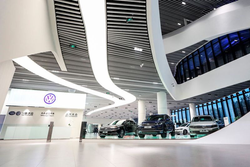 Betritt man den Flagship-Store, scheinen Autos zunächst Nebensache zu sein. (VW)