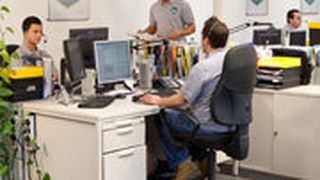 Mitarbeiter von Easy Auto Service vergeben die Servicetermine an die Werkstätten in der Nähe der Kunden. (Archiv: Vogel Business Media)