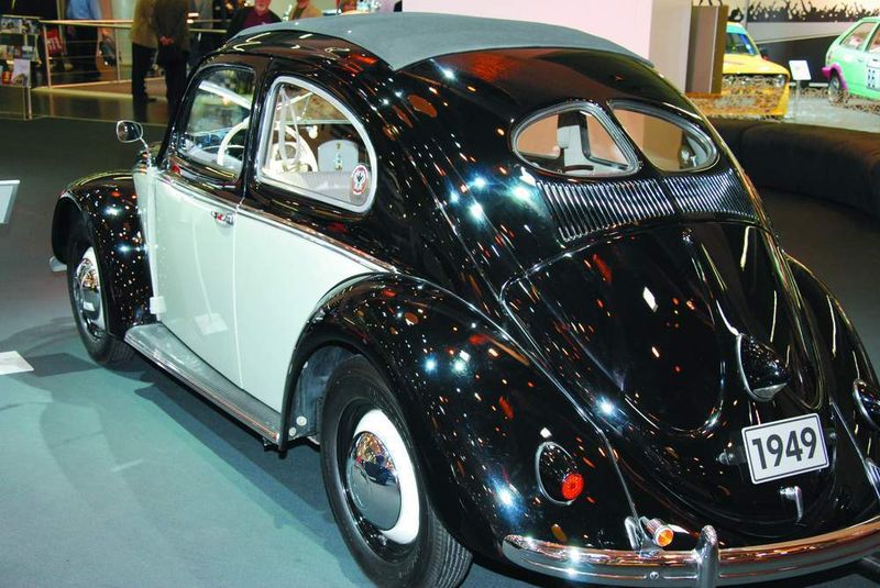 Der Käfer avancierte in den fünfziger Jahren zum Signum des Wirtschaftswunders. Mit ihm vollzog sich der Wandel des Automobils vom Luxusgut zum Konsumgut. (Archiv: Vogel Business Media)