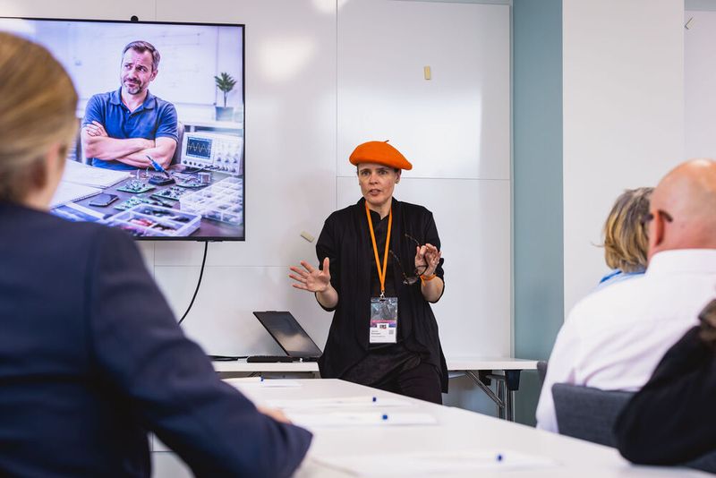 Impressionen vom 24. Würzburger EMS-Tag: Im Mittelpunkt standen aktuelle Branchenthemen, praxisnahe Impulse und insbesondere der persönliche Austausch innerhalb der EMS-Community. (Bild: Stefan Bausewein)