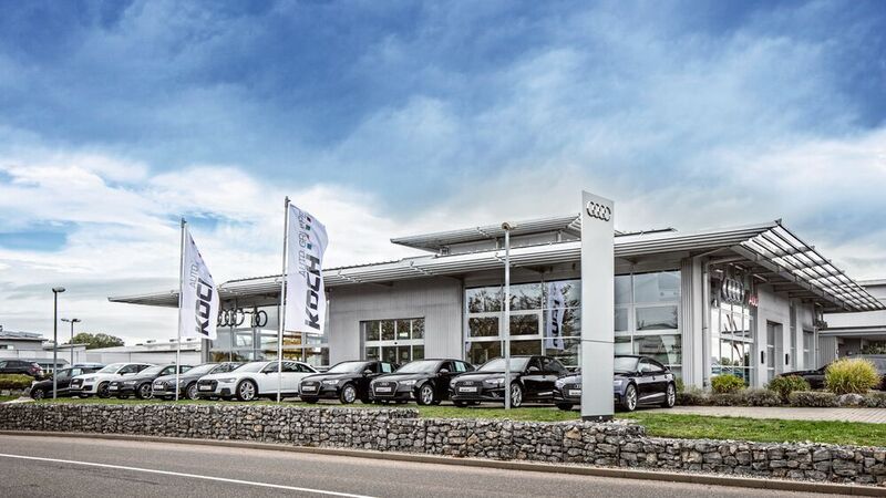 Die Marke Audi vertreibt die Autohausgruppe an drei Standorten.