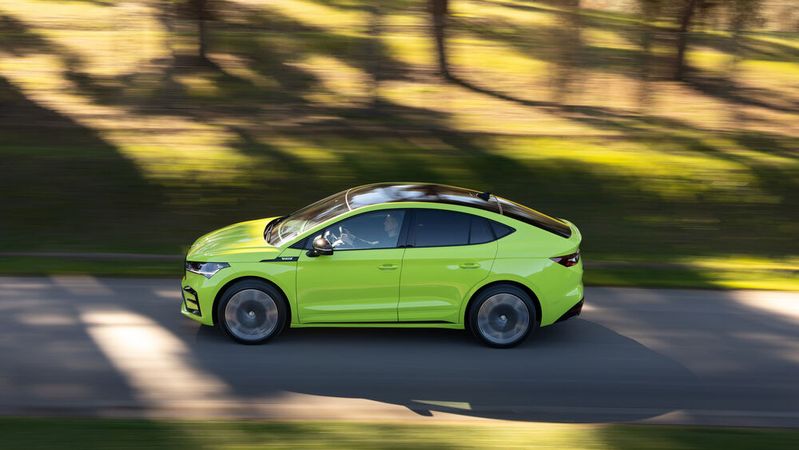 Skoda hat 2022 vom Enyaq eine angeschrägte Variante aufgelegt, die auch in sportlicher RS-Version zu haben ist.(Bild:  Skoda)
