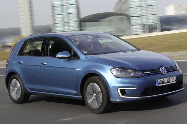 Den Sieg in der Kategorie „Electric Vehicle“ errang Volkswagen dem e-Golf. Das effiziente Elektroauto überzeugt mit einem Verbrauchswert von 12,7 kWh/100 km und einer Reichweite von bis zu 190 km. (Bild: Volkswagen AG)