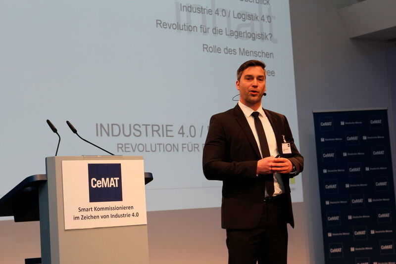 Christoph Lienhart, Product Management bei Knapp, sprach zum Thema „ Industrie 4.0 / Logistik 4.0 - eine Revolution für die Intralogistik?“ (Bild: Hofmann)