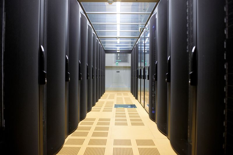 Bild 3: Das im Oktober 2010 eröffnete Data Center der Demando GmbH erreicht eine Power Usage Effectiveness (PUE) von kleiner 1,3 – einen der besten Werte in Europa. (Bild: Rittal)