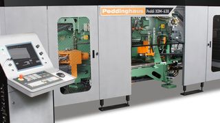Die Peddi XDM-630 ermöglicht automatisches Bohren einschließlich Senken, Gewindeschneiden, Fräsen, Markieren sowie Sägen von Profilstahl bis 630 mm Breite in einem Arbeitsgang. (Peddinghaus)