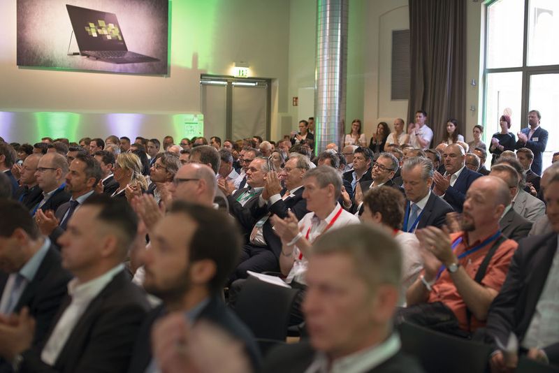 Das Publikum bei Veranstaltungsbeginn (Acer)
