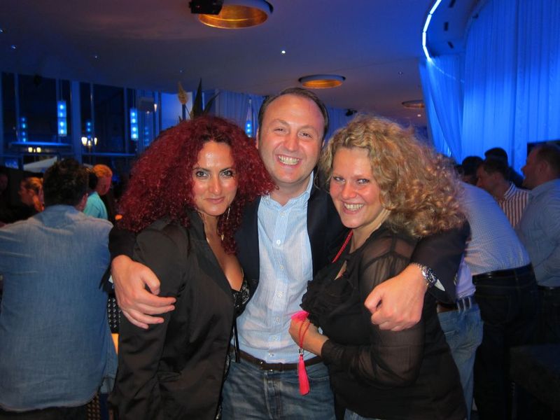 Besa Agaj, IT-BUSINESS, mit Justus Breuer und Constanze Baier, Samsung (Bild: IT-BUSINESS)