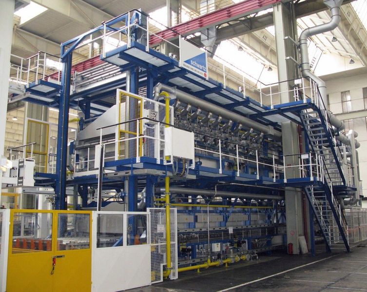 Eine Rollenherd-Ofenanlage für die Wärmebehandlung von Stahl-Platinen vor der Warmumformung. (Bild: Schwartz)