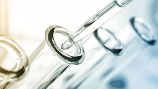 Abb. 1: Labore der pharmazeutischen Industrie gelangen zunehmend unter Druck. (uQualize+)