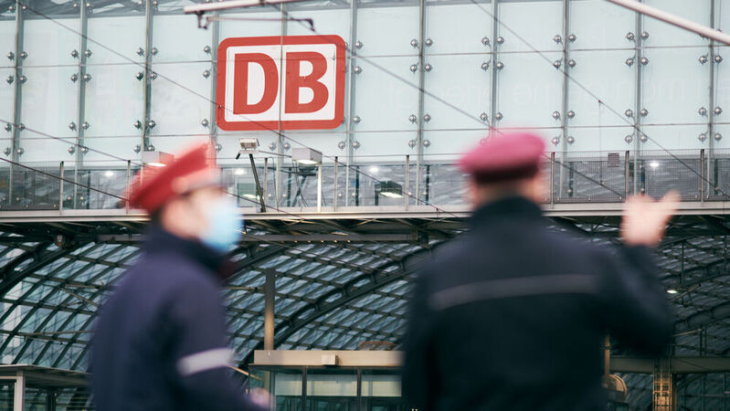 Die Deutsche Bahn arbeitet am Mobilfunkanschluss ihrer Züge.