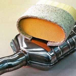 Erstmals wurde in Europa im großen Stil das Katalysator-Element in den Abgasstrang eingebaut, um die Abgase durch chemische Prozesse zu senken.(Bild:  Opel)