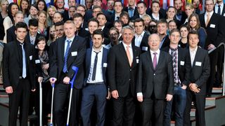 Die Lörracher Studierenden mit Michael Theurer und Prof. Dr. Frank O. Bayer. (Bild: Europäische Union)