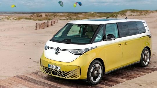 Wurde jetzt zum vierten Mal in Folge zum besten Elektrovan gekürt: der „ID. Buzz“.(Bild:  VWN)