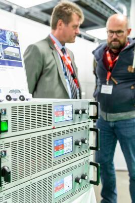 In der „Power Street“ zeigten die Aussteller neueste Power-Komponenten und Stromversorgungs-Lösungen.  (Stefan Bausewein)