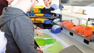 Die Ergonime-Coaches von Krieg erkennen ergonomische Probleme in Betrieben, weisen in angemessener Weise darauf hin und arbeiten je nach Bedarf einfache oder umfangreiche Lösungen für eine dauerhafte Verbesserung aus. (Krieg)