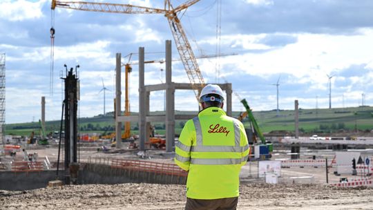In Alzey ist der Rohbau der Produktionsstätte von Eli Lilly fast abgeschlossen. (Bild:  Eli Lilly)