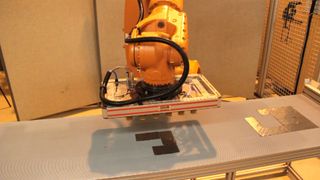 Der Hauptfokus bei der Entwicklung des Greifsystems CHS lag auf der Schonung der zu greifenden textilen Zuschnitte während des Handlingprozesses.  (Bild: Brötje)