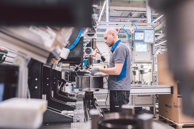 Das von St. Georgen geleitete Geschäftsfeld Automotive/Antriebstechnik legte kräftig um 13,1 % auf 318 Mio. Euro (Vorjahr: 281 Mio. Euro) zu. (EBM Papst)