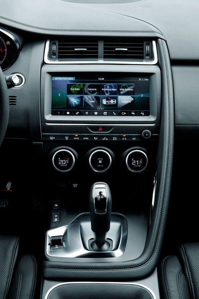 Anstelle des üblichen Drehschalters wird das Automatikgetriebe von ZF mittels Joystick bedient. (Jaguar Land Rover)