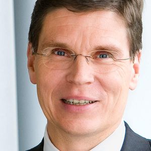 Ab dem Vollzugstag der Ciba Übernahme im Ciba-Verwalrungsrat: Dr. Hans-Ulrich Engel 