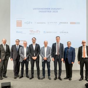 Ein herzliches Dankeschön an alle Referenten und Sponsoren des SMM Kongress 2017!
v.l. Valentin Vogt, Burckhardt Compression Holding AG; Lothar Horn, Paul Horn GmbH; Urs W. Berner, Urma AG; Stefan Dahl GF Machining Solutions International SA; René Näf, Urma AG; Matthias Böhm, Vogel Business Media AG.
Es fehlen:  Eva Jaisli, PB Swiss Tool; Prof. Mirko Meboldt, ETHZ; Andreas Löwenstein, Marenco Swisshelicpoter AG; Stefan Zatti,Otto Hofstetter AG)