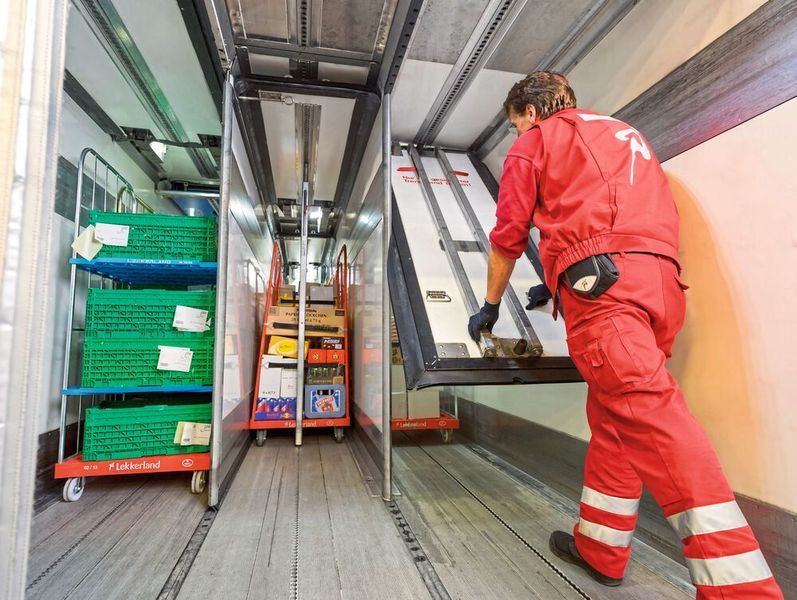 Dank unterschiedlich temperierter und variabel dimensionierter Kammern im Fahrzeug können die Kunden unterschiedlich temperierte Produkte mit nur einer Lieferung erhalten. (Lekkerland)