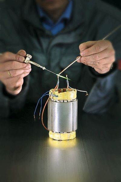 Mikroflammlöten an Elektromotoren. (Bild: Mig-o-mat)