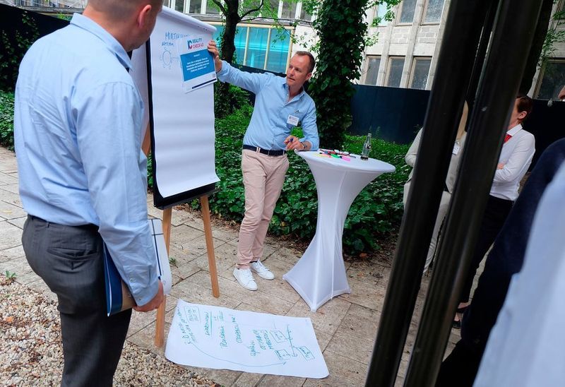 Worldcafé 3: Industrie 4.0 ist für viele Mittelständler im Alleingang kaum zu schaffen. Hilfreich wäre eine Collaboration Community Mittelstand.   (Schreier)