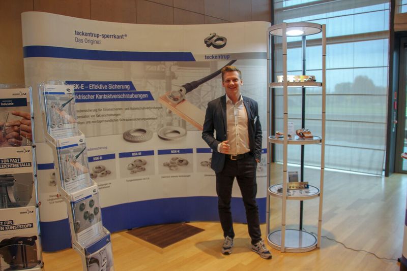 Mario Engelbertz von Teckentrupp ging in seinem Vortrag auf die Vorteile der elektrischen Sperrkantscheibe NSK-E ein. (Bild: VCG/Juliana Pfeiffer)