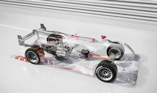 Audi R18 e-tron quattro - Beschleunigung: Bis 120 km/h treibt der 3,7-Liter-V6-TDI das Fahrzeug allein über die Hinterachse an (Bild: Audi)