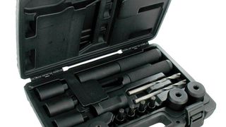 Alle Teile des Radsicherungslöse-Sets finden in einer Hartschalenbox mit haltbaren Scharnieren übersichtlich geordnet ihren Platz. (Busching)