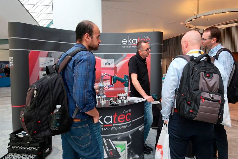 Ekatec informierte über seine covertec-Schraubwerkzeuge, die während des Montageprozesses  Lackbeschädigungen vermeiden, über die covertec ISO+ Adapter, mit denen elektrisch getrennte Werkzeuge entstehen und über seine Werkzeugmanagement-Lösungen.  (Bild: D. Quitter - VCG)