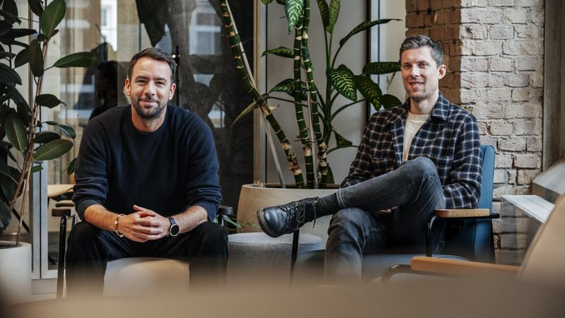 Die Gründer Sven Gasper (CEO, links) und Philipp Mackeprang (CPO).(Bild:  Reiner AI)