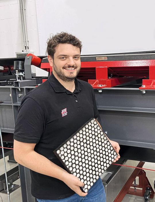 Rico Harting, Produktmanager bei Rema Tip Top, setzt auf alternative Materialien beim Verschleißschutz, etwa auf moderne Verbundsysteme. Rico Harting, Produktmanager bei Rema Tip Top, setzt auf alternative Materialien beim Verschleißschutz, etwa auf moderne Verbundsysteme.