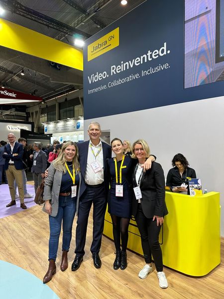 (v. l.) Melanie Gross, Pavle Salopek und Anne-Sophie Drexler (Jabra) mit Stephanie Steen (IT-BUSINESS)  (Bild: Vogel IT-Medien)