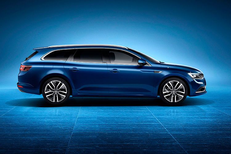 Mit 4,86 Metern Länge zählt der Franzose zu den längeren Modellen im Wettbewerb. (Renault)