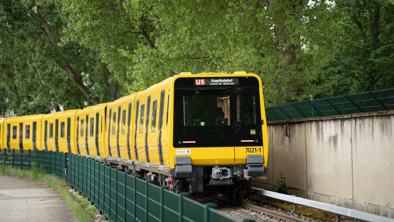 Ab sofort sind in Berlin neue Fahrzeuge für U-Bahn-Linien U5 bis U9 in Betrieb.(Bild:  Stadler Rail)
