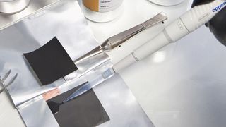 As part of the "High Energy Lithium-Ion Batteries" project, BASF is conducting research into a new generation of lithium-ion batteries. The photo from a BASF lab shows optimized electrolytes being transferred to the cathode of a lithium-ion battery by means of a dropper. (Picture: BASF / Detlef W. Schmalow)