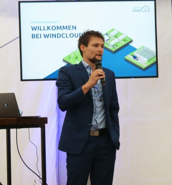Aber am Nachmittag ist es soweit: Wilfried Ritter, Geschäftsführer der Windcloud 4.0 GmbH, beginnt die Eröffnungsveranstaltung mit den Worten: 