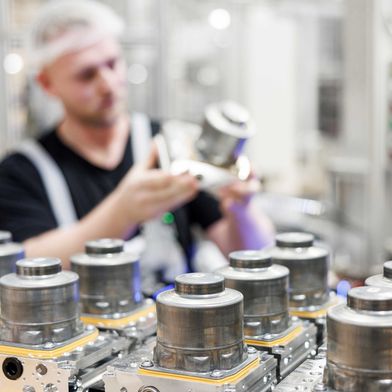 Blick in die Produktion für das elektrohydraulische Bremssystem MK C2 von Aumovio. (Bild: Aumovio)