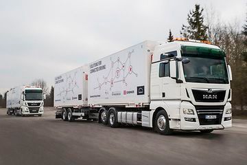 DB Schenker, MAN Truck & Bus und die Hochschule Fresenius bringen vernetzte Lkw erstmals in die Praxisanwendung in der Logistikbranche. (MAN)