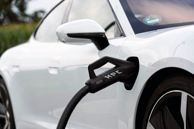 Den Sprung von fünf auf 80 Prozent Ladestand schafft er theoretisch in 23 Minuten. (Porsche)