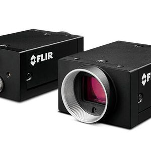 Neben der Kamera Oryx setzt Anton Paar Sportstec in der Skill.lab Arena für das interaktive Fußballtraining auch die Grasshopper 3 (im Bild) von Teledyne Flir ein. Erstere verfolgt etwa die Flugbahn des Fußballs, um Daten aufzuzeichnen, Letztere nimmt das Traningsgeschehen von mehrern Perspektiven auf, um die Analyse des Spielerniveaus zu unterstützen.(Bild:  Teledyne Flir)