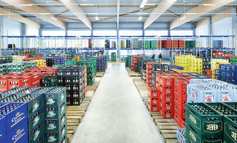 Die Leerguthalle – hier steht eine Durchlaufanlage für 648 Paletten. (Bito)